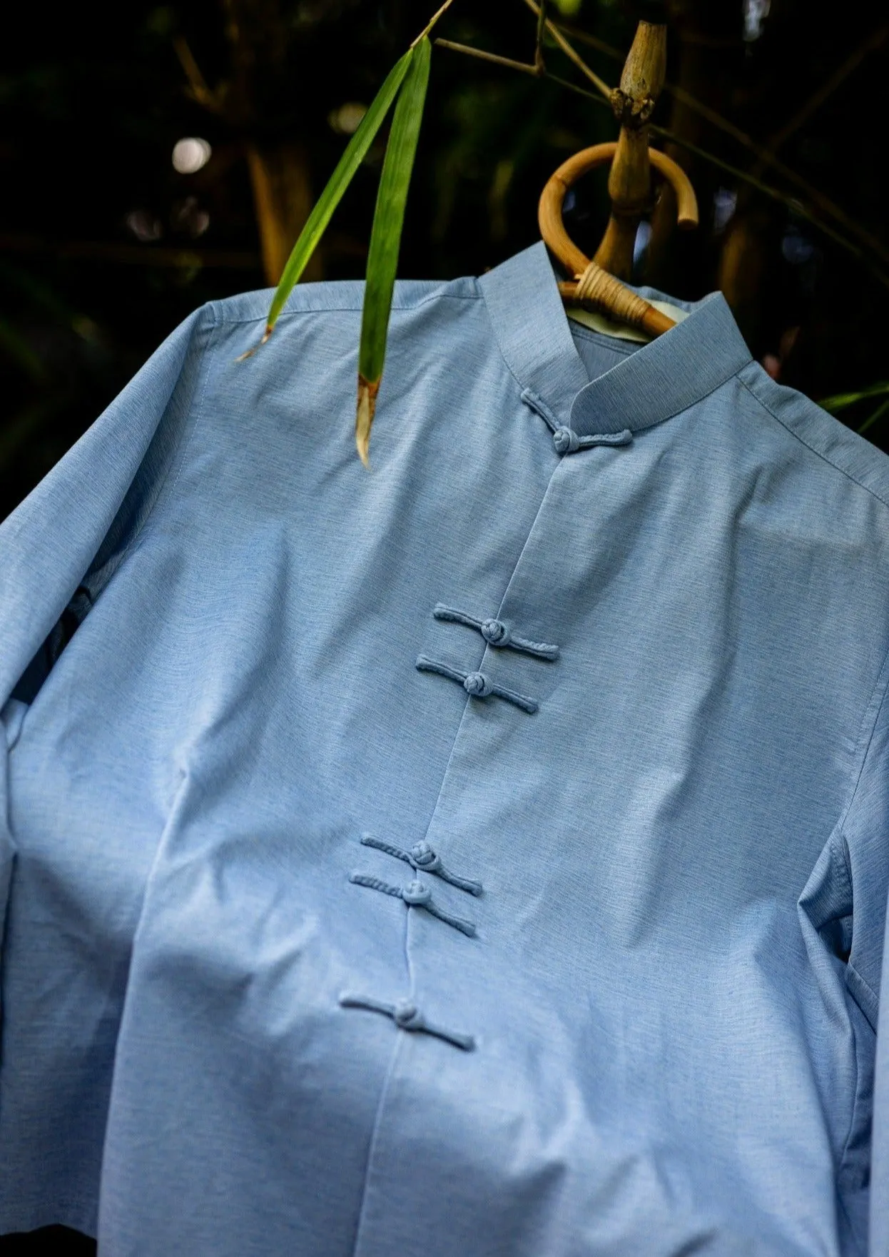 Qipology X Mazu Resortwear Cotton Linen Tang Shirt (Light Blue)