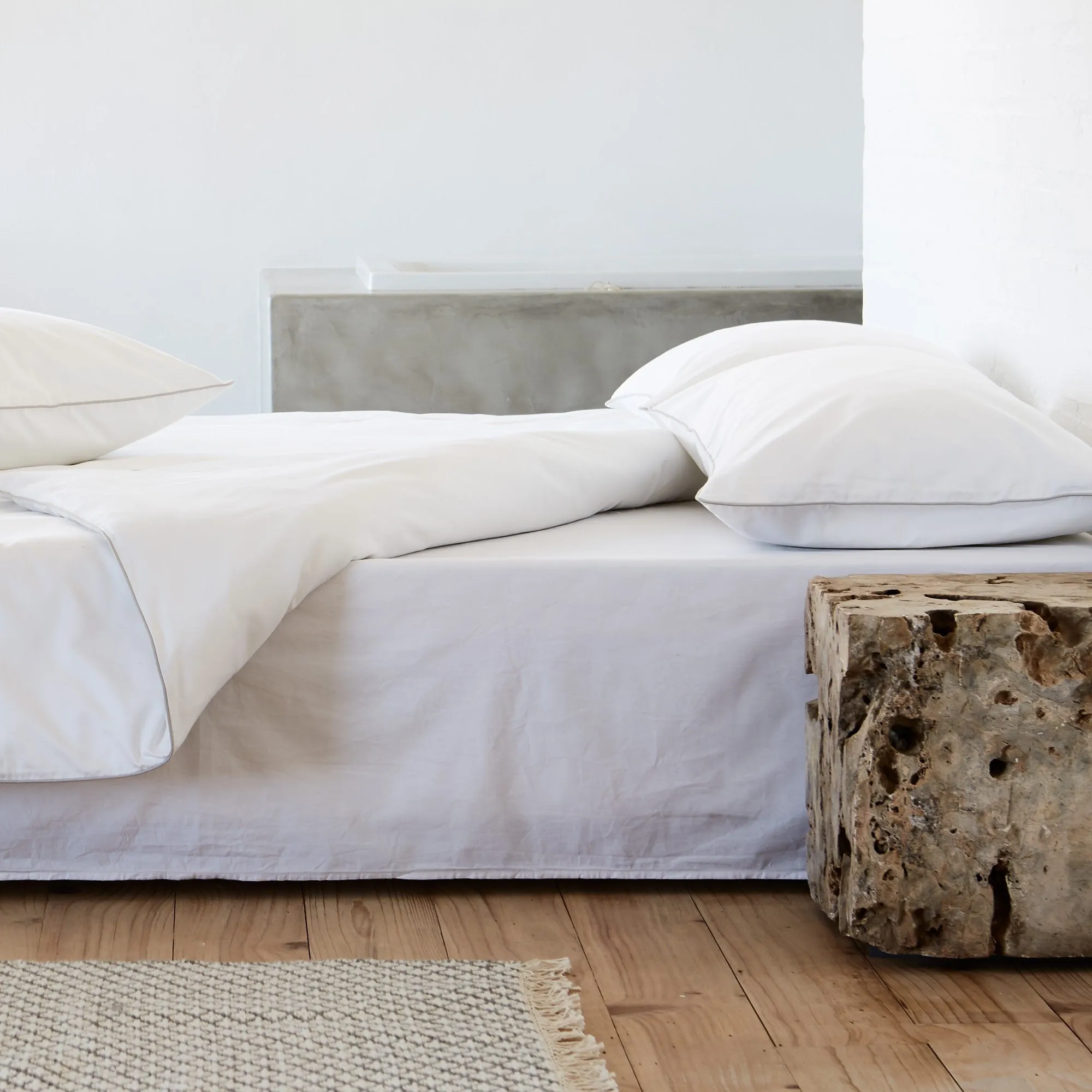 Tercia Bedding [White/Charcoal]